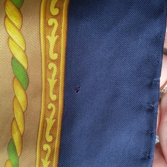 Salvatore Ferragamo Safari Tigers Gold Silk Scarf Vintage hand rolled edges - Picture 10 of 14